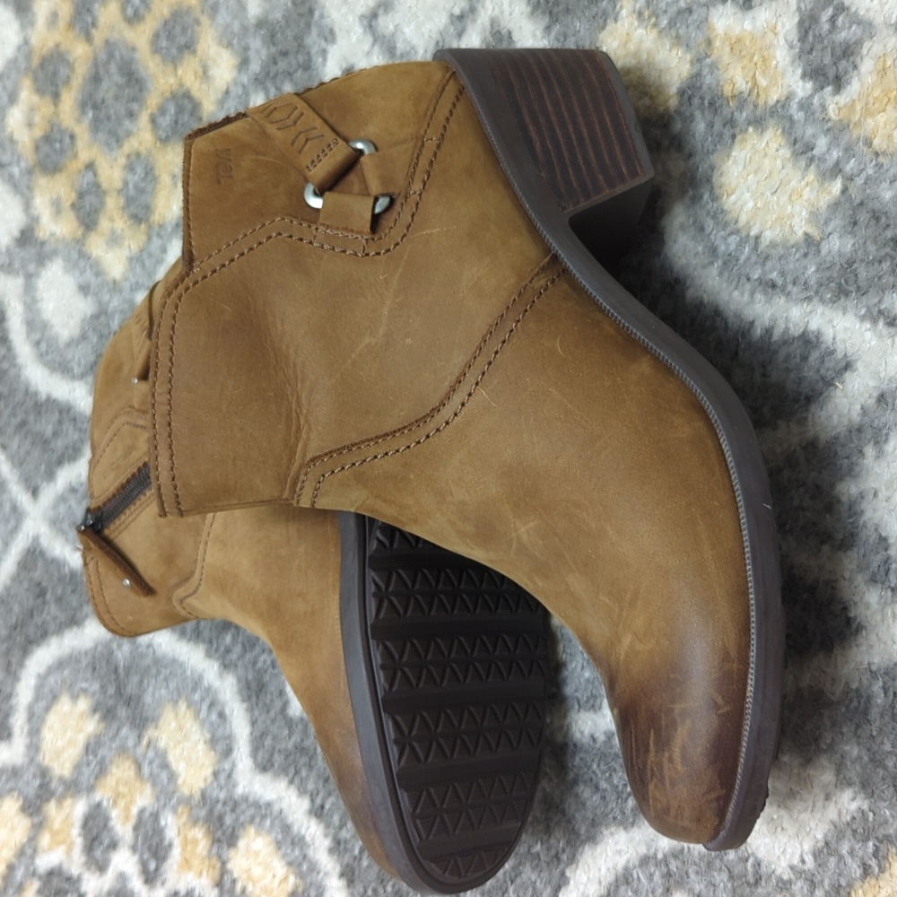 Teva 'Foxy' Waterproof Leather Ankle Boots - Picture 9 of 11